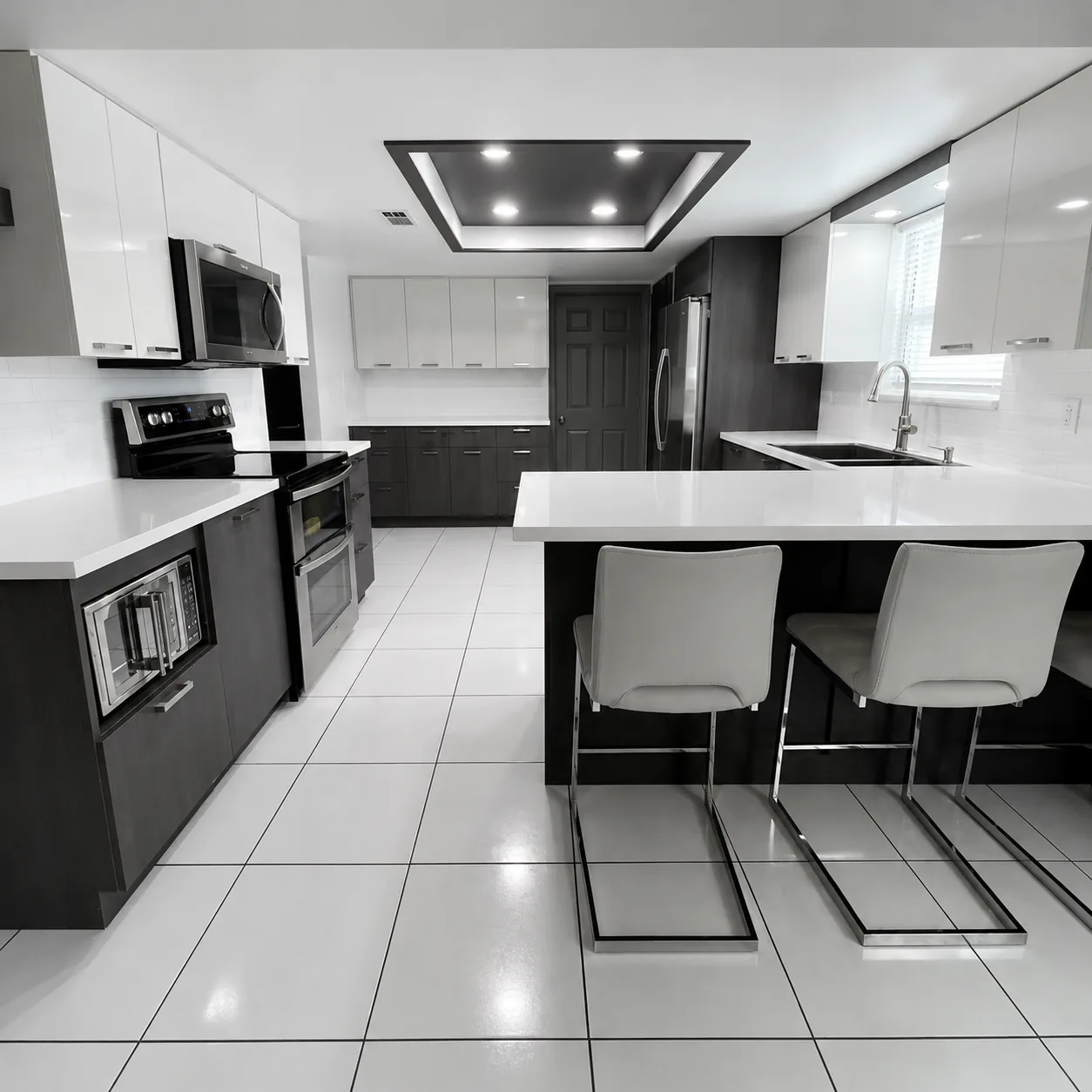 Cocina en dos tonos con encimera de cuarzo